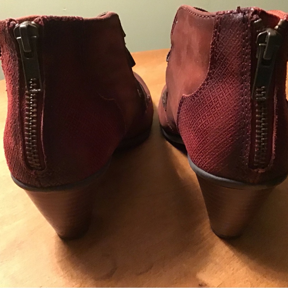 Earth Mary Jane’s heels with buckles. Hardly worn. Reddish brown. - Picture 3 of 5